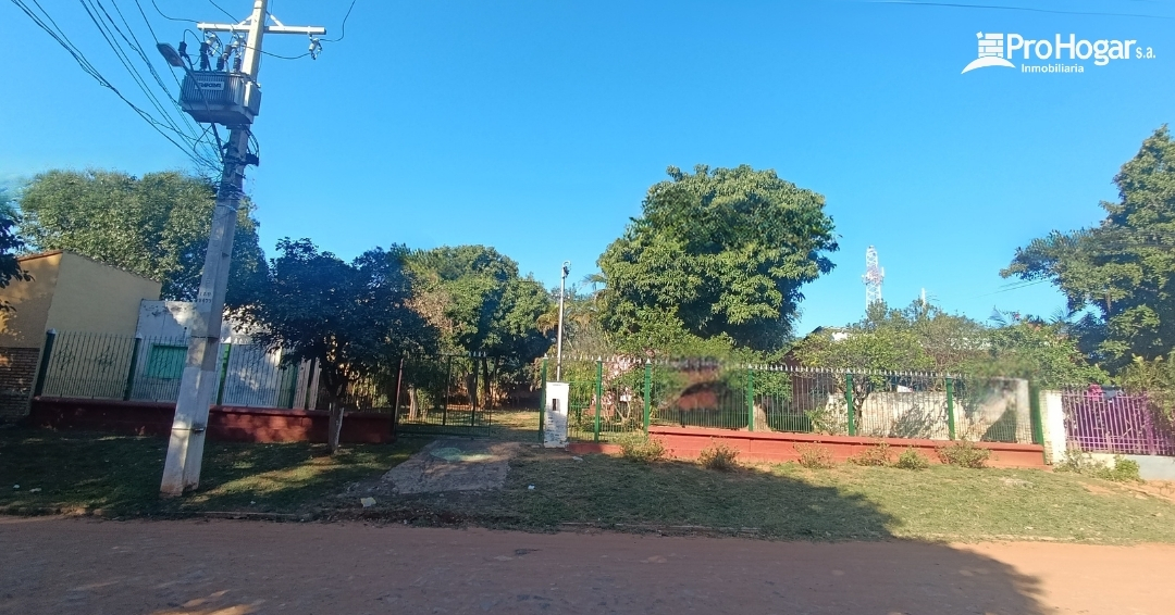 Venta Exclusiva: Casa con 2 Terrenos en Luque